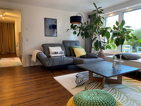 Wohnzimmer Mit Blick Zur Küche U. Abstellraum
